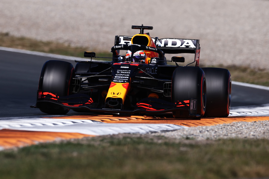 Osote de Red Bull en la estrategia de Checo, el desastre de Williams y pole position para Versteppen para el GP de Países Bajos 