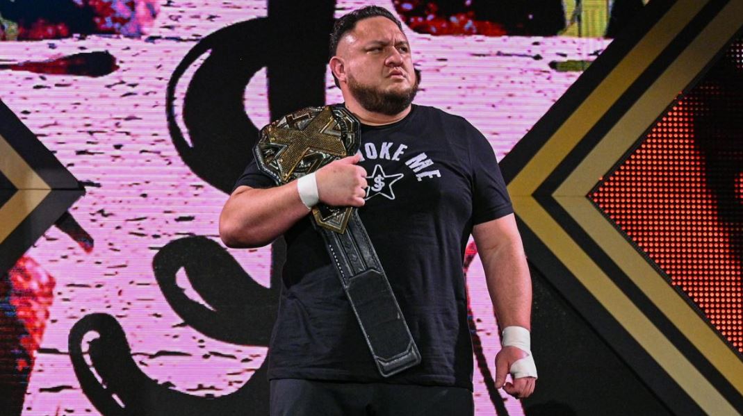 Samoa Joe como campeón en NXT