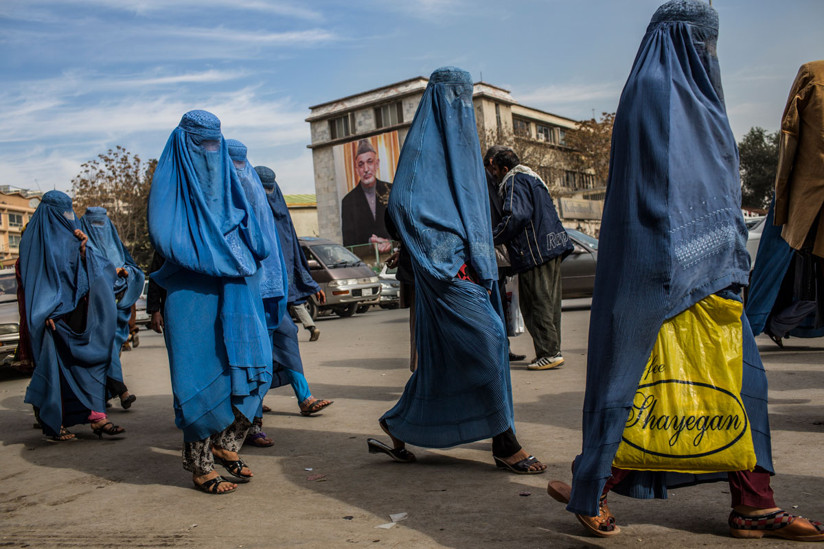 Talibanes reprimen protesta de mujeres en Afganistán