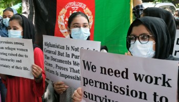 Talibanes reprimen protesta de mujeres en Afganistán