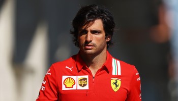 Carlos Sainz le tira a Drive to Survive: "Me decepcionó el capítulo de Ferrari"