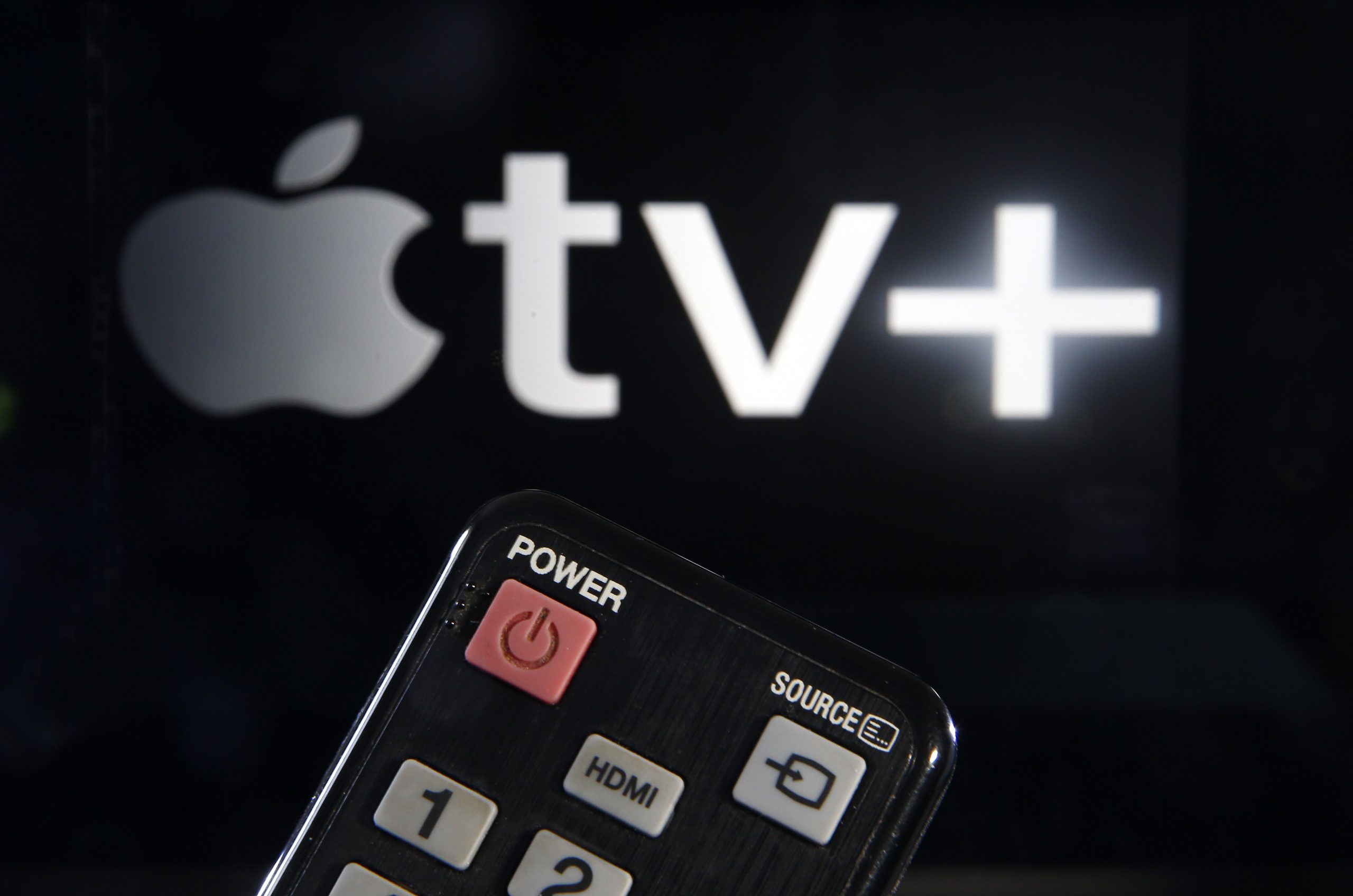 Eiza González se une a Tobey Maguire y Marion Cotillard en la nueva serie de Apple TV+