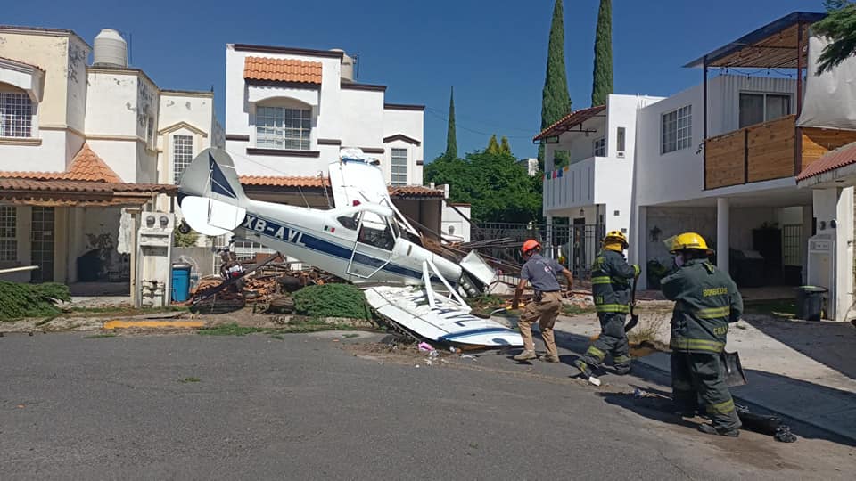 Una avioneta se desplomó en una zona habitacional allá en Celaya