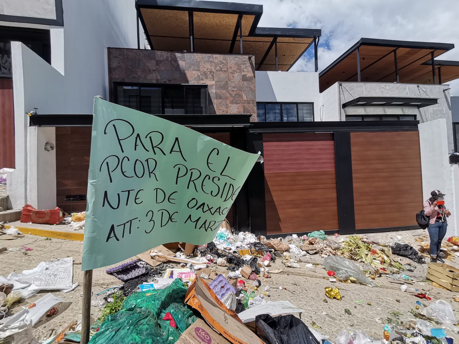basura-casa-oswaldo-garcia