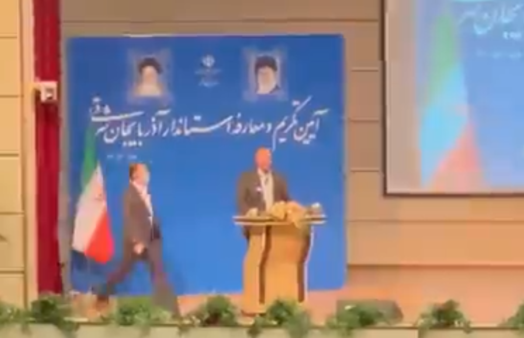 Un gobernador de Irán fue abofeteado en plena toma de protesta