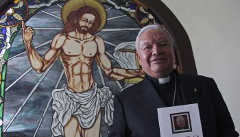GUADALAJARA, JALISCO, 10OCTUBRE2013.- El cardenal Juan Sandoval Iñiguez presentó su libro “Credo”, en las instalaciones del Club de Industriales de Jalisco.