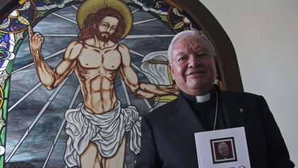 GUADALAJARA, JALISCO, 10OCTUBRE2013.- El cardenal Juan Sandoval Iñiguez presentó su libro “Credo”, en las instalaciones del Club de Industriales de Jalisco.