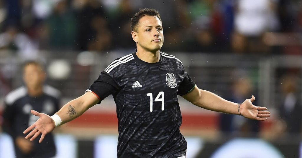 Está abierta la puerta a un posible regreso de Chicharito a Selección Mexicana