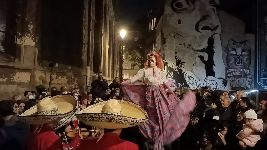 dia-muertos-calle-paris