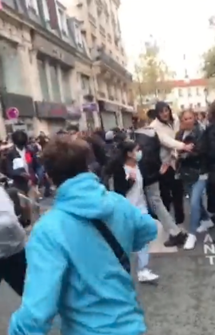 el-juego-del-calamar-paris-pelea