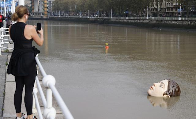 El artista mexicano Rubén Orozco impacta en Bilbao con su escultura ‘Bihar’