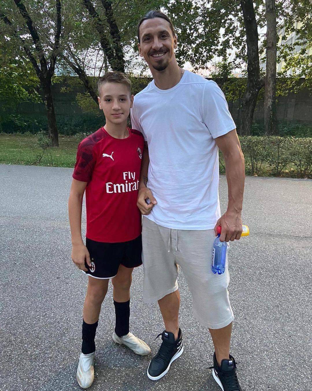 Francesco Camarda y Zlatan Ibrahimovic en el AC Milan