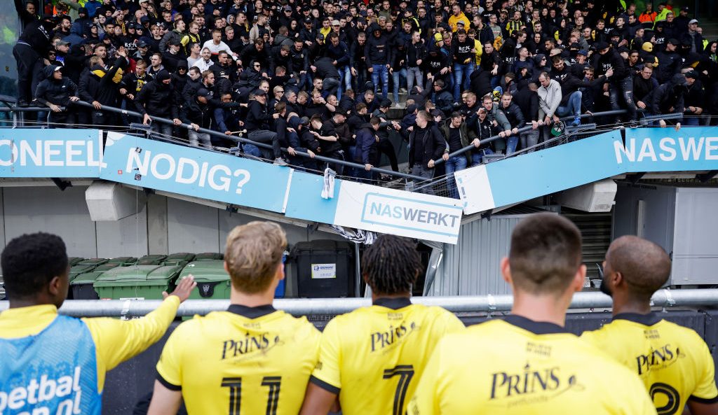 Menos mal: Reportan saldo blanco tras el desplome de una grada en el Goffertstadion de la Eredivisie