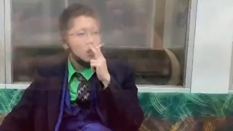 Hombre se disfraza de 'Joker' y apuñala a varios pasajeros en tren de Tokio