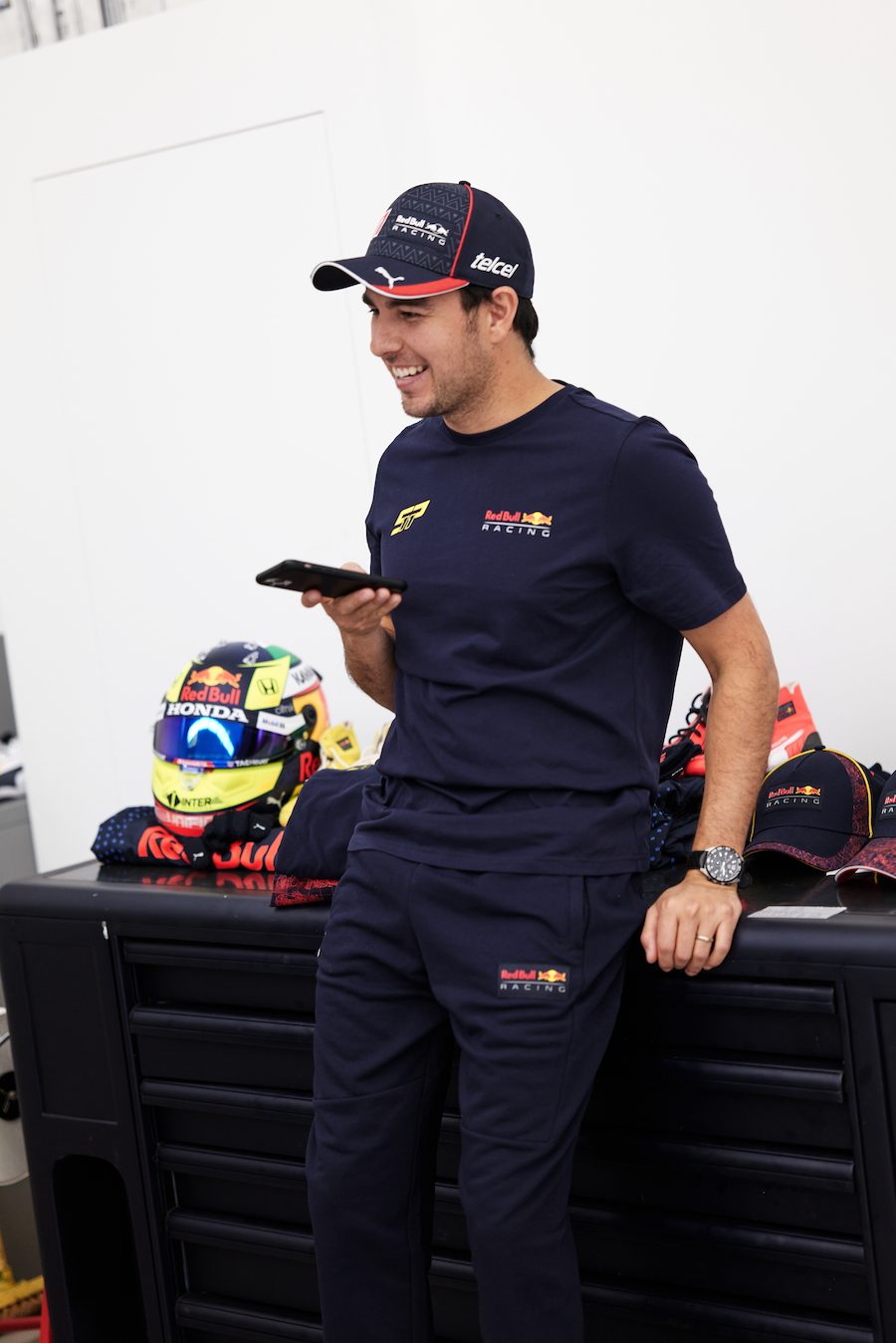 la nueva colección de Checo Pérez previo al Gran Premio de México11