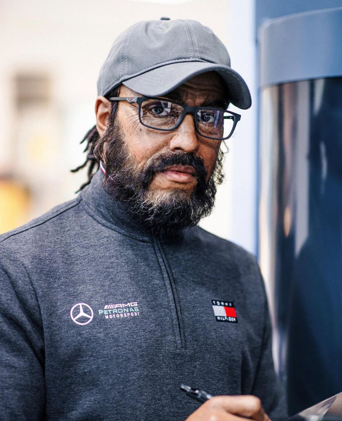 ¿Esto es Halloween? La increíble caracterización a Lewis Hamilton que sorprendió a sus pequeños fans