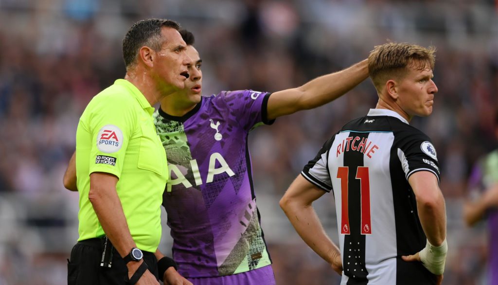 Suspenden el Newcastle vs Tottenham por emergencia médica con un aficionado