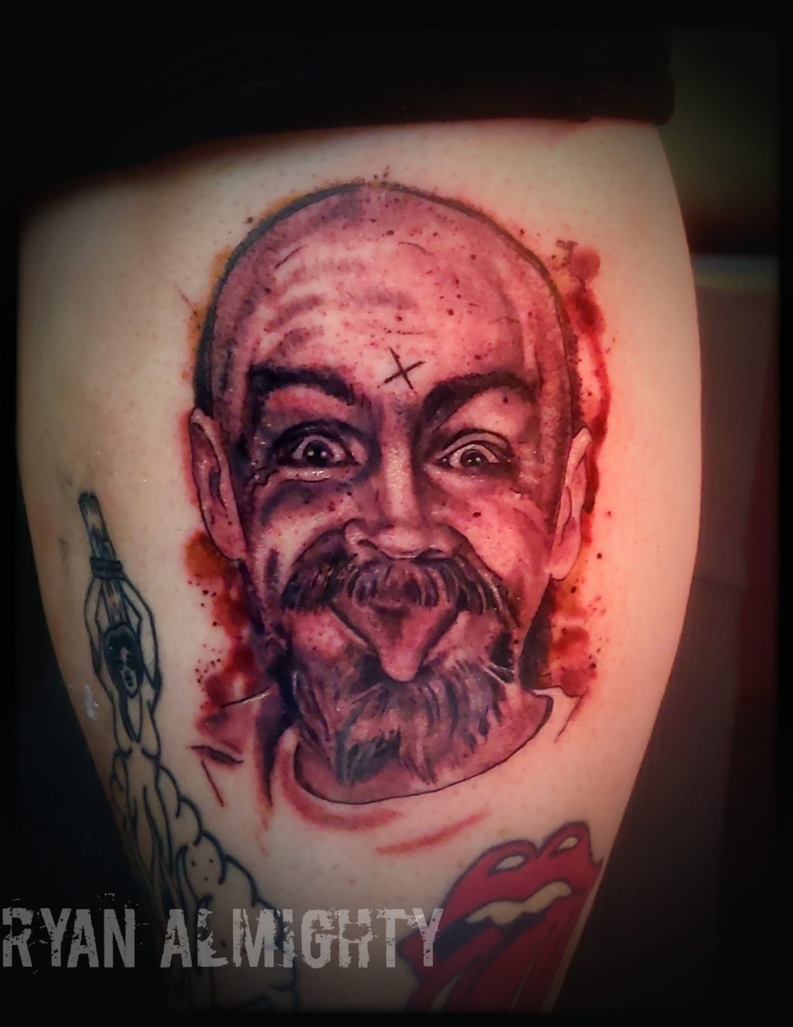 WTF!? Una pareja se hizo tatuajes con las cenizas de Charles Manson