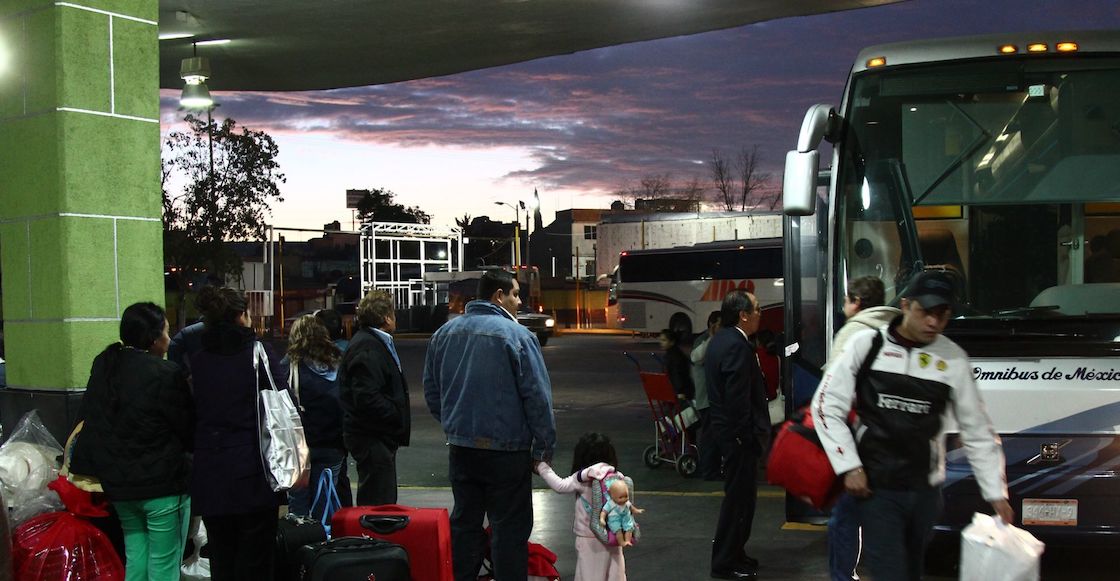 piden-papeles-migrantes-centrales-autobuses