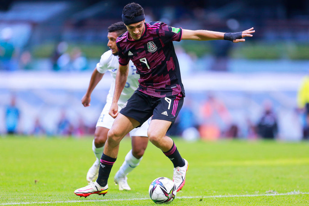 Raúl Jiménez con la Selección Mexicana ante Honduras