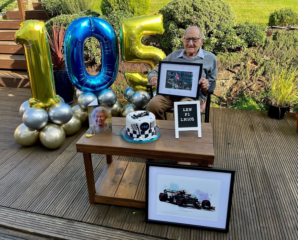Gesto de crack: Así festejó Lewis Hamilton el cumpleaños 105 de su fan #1