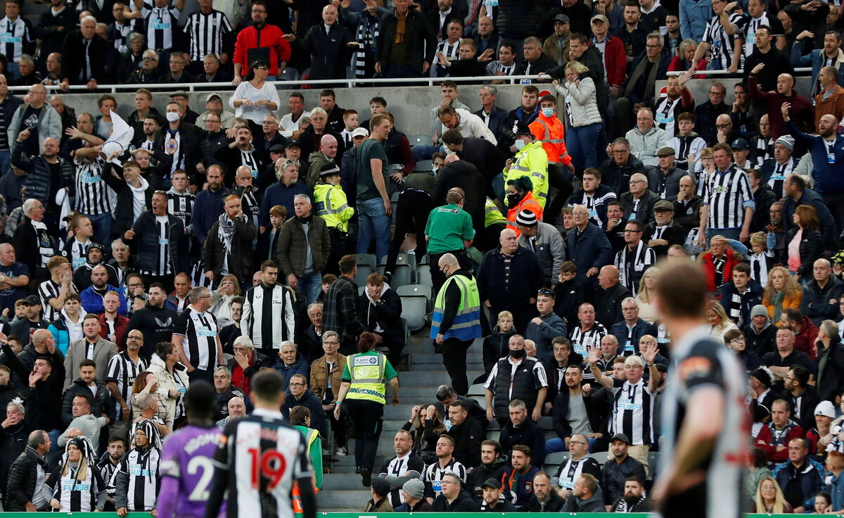 Tom Prichard, el héroe anónimo que salvó la vida del aficionado en el Newcastle vs Tottenham