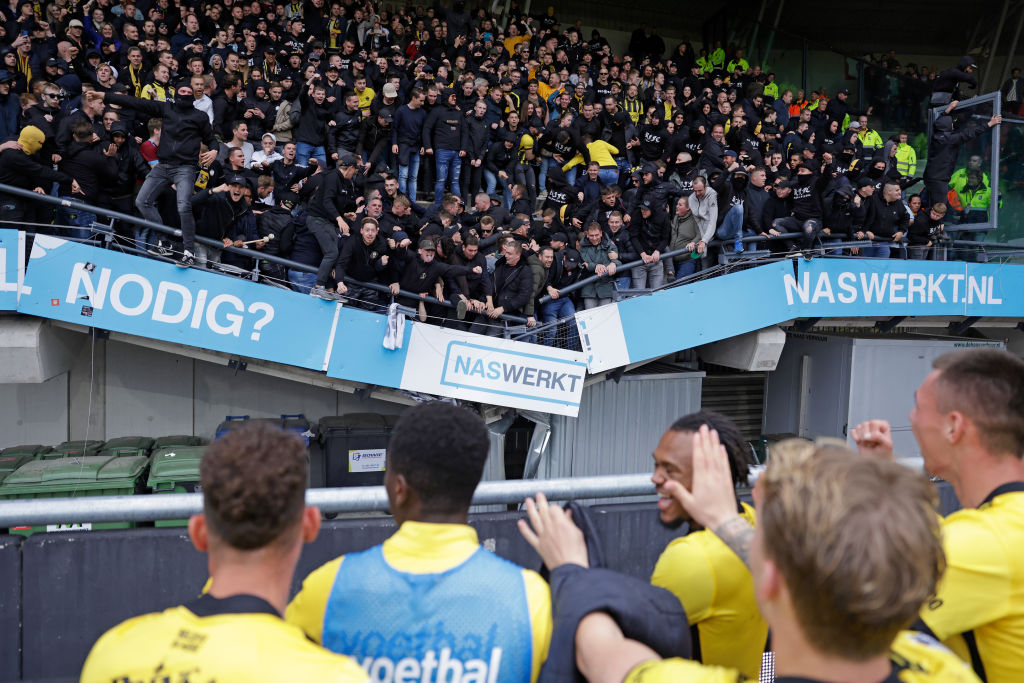 Menos mal: Reportan saldo blanco tras el desplome de una grada en el Goffertstadion de la Eredivisie