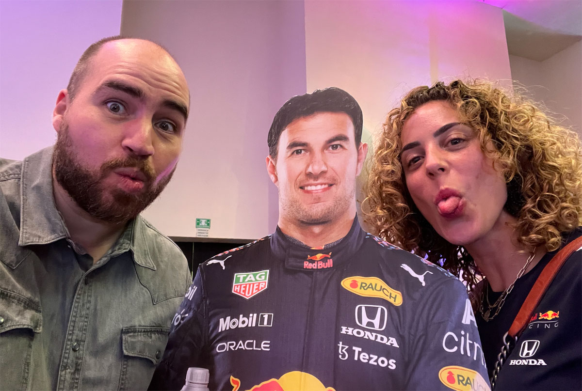 Checo Pérez de Cartón