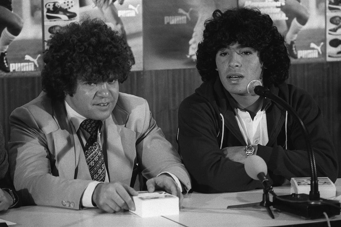 Casinos, créditos bancarios y películas: Las inversiones fallidas por las que Maradona despidió a su representante tras el sismo de México de 1985