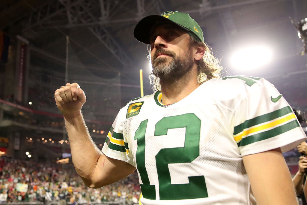 Aaron Rodgers celebra la victoria de los Packers contra los Cardinals