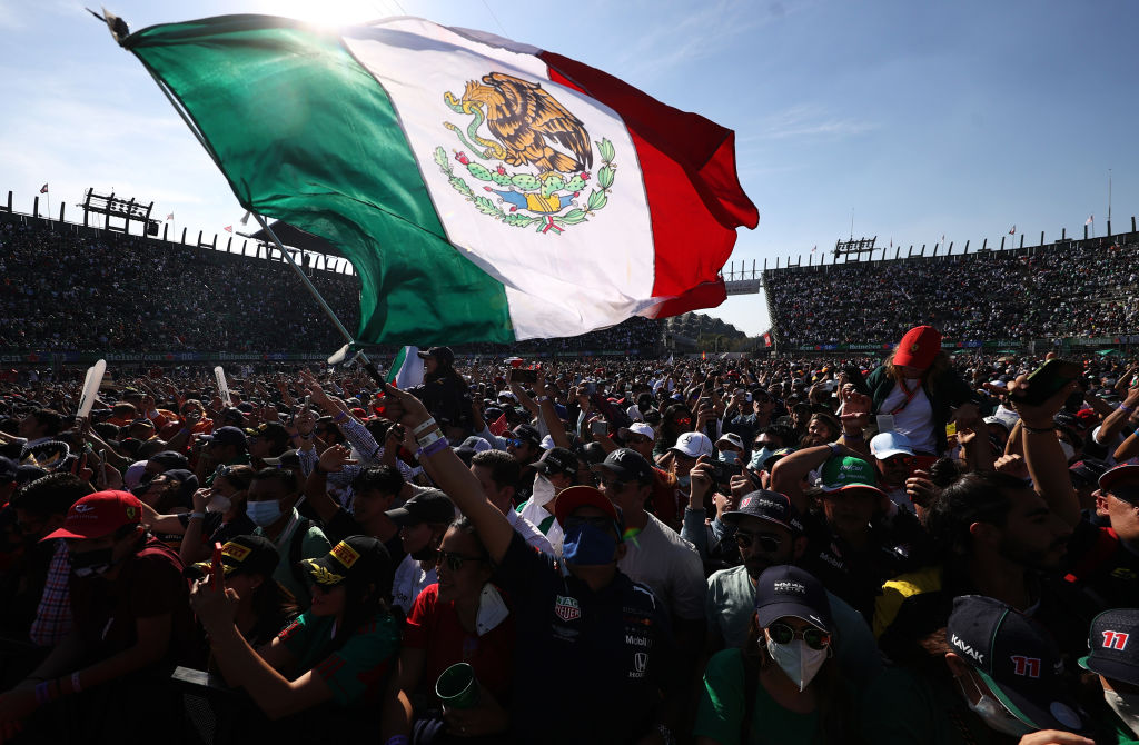 Bandera de México en el Gran Premio de México