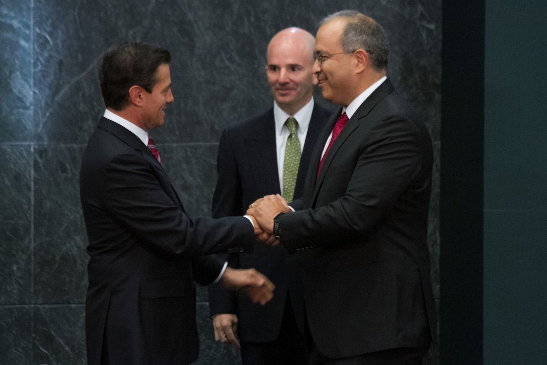 carlos-treviño-ficha-roja