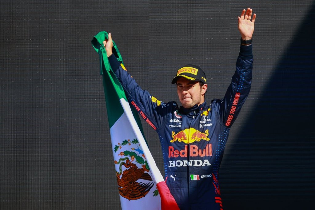 Los festejos en el Ángel de la Independencia por el podio de Checo Pérez en el GP de México