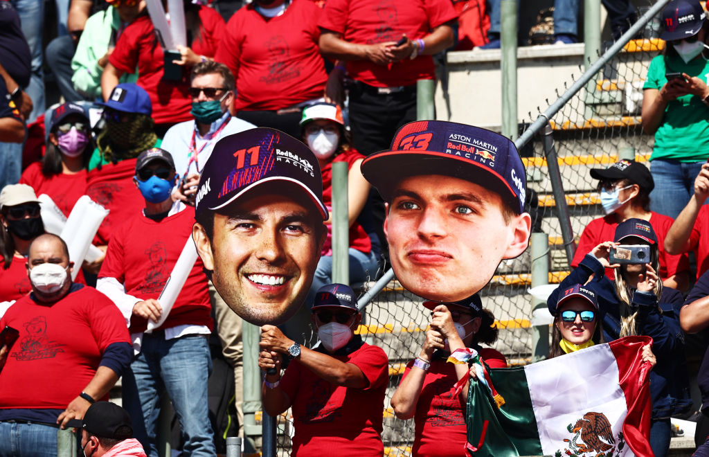 La afición apoyando a Checo Pérez en el Gran Premio de México