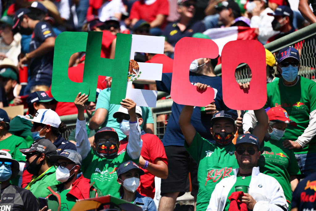 La afición apoyando a Checo Pérez en el Gran Premio de México