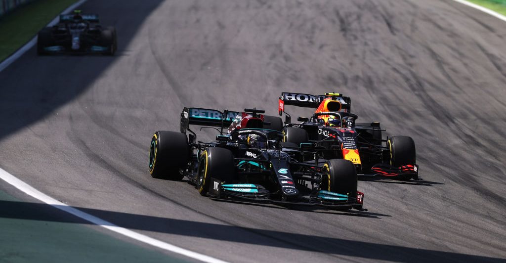 Checo Pérez vs Lewis Hamilton 2.0: Así fue el agarrón en el GP de Brasil