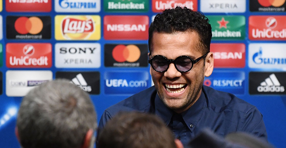 Oficial: ¡Dani Alves vuelve al Barcelona después de 5 años!
