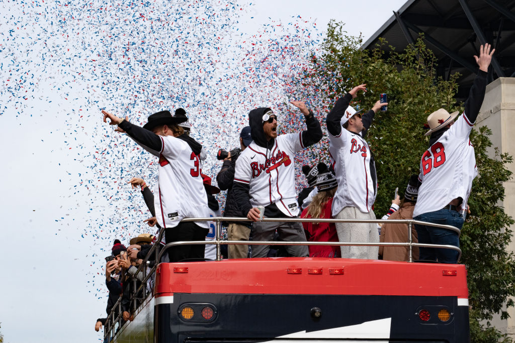 En imágenes: El desfile de Atlanta Braves y los festejos en casa por el título de Serie Mundial