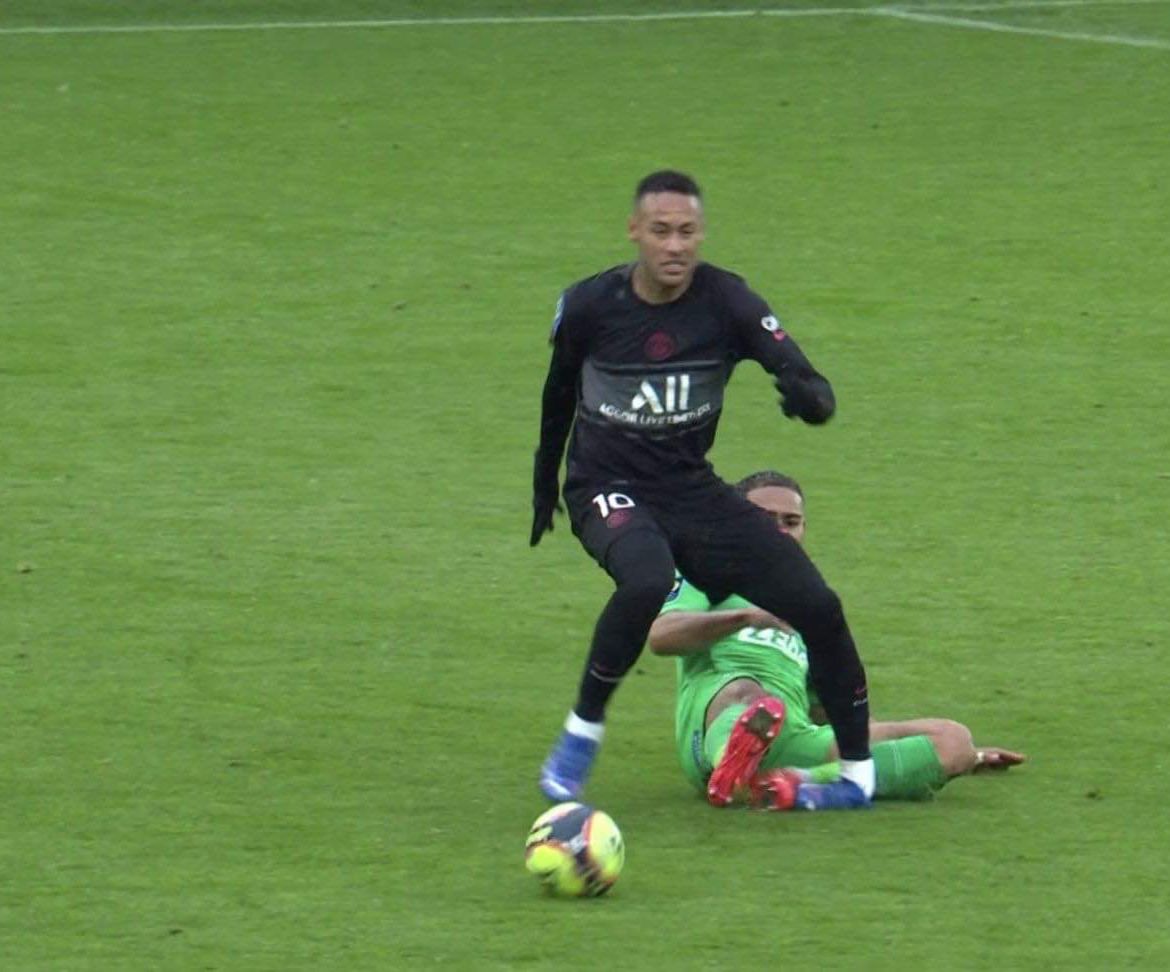 Lesión de Neymar con el PSG
