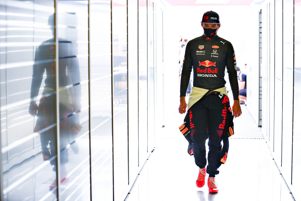 Chris Horner explota contra Tsunoda tras arruinar la vuelta de Checo y Verstappen: "Fue decepcionante" 