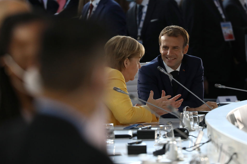 merkel-macron-abrazo