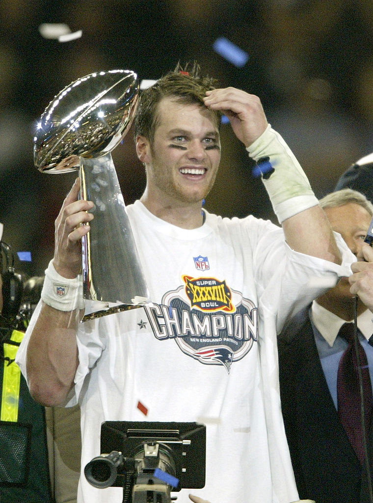 Tom Brady celebra la victoria de Patriots en el Super Bowl XXXVIII
