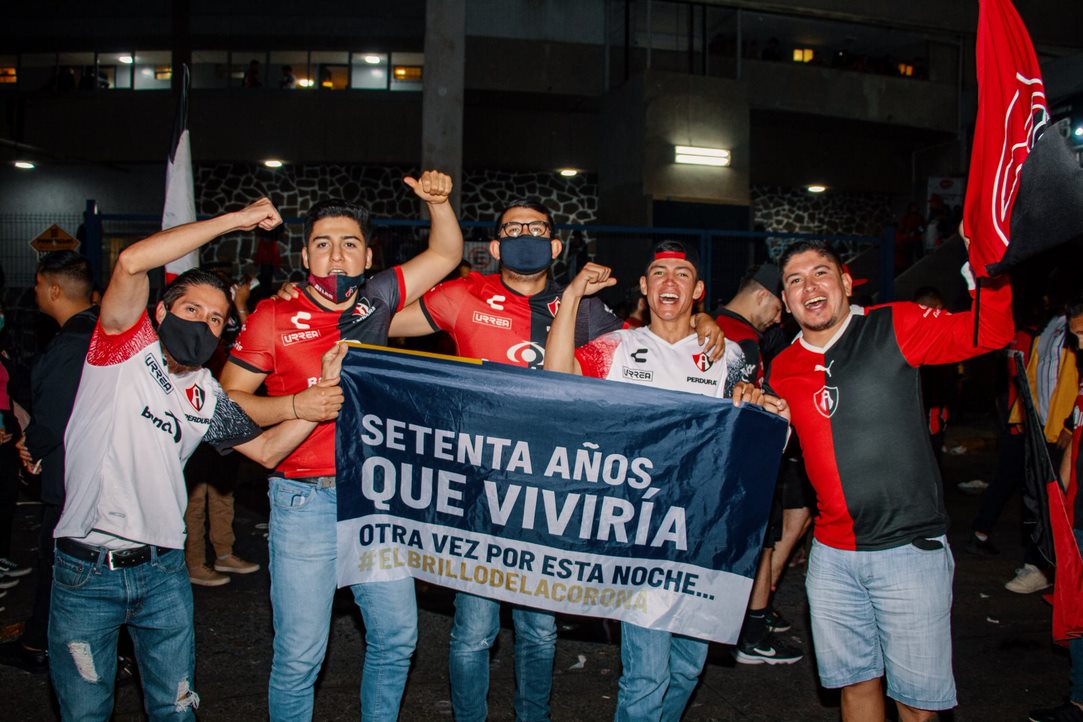 Fans del Atlas celebrando el campeonato