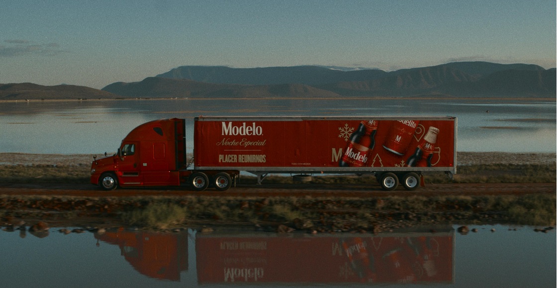 Modelo Noche Especial te reune con tus seres queridos