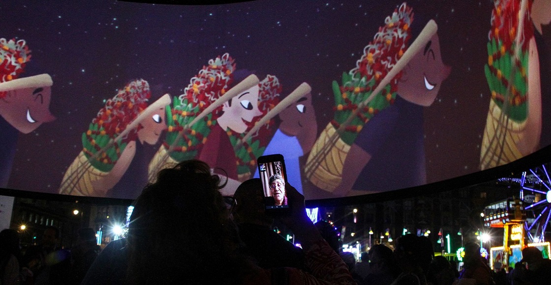 CIUDAD DE MÉXICO, 17DICIEMBRE2021.- Claudia Sheinbaum, jefa de gobierno, encabezó la inauguración la Verbena Navideña, la cual estará abierta al público del 16 al 31 de diciembre en la Plaza de la Constitución del Zócalo capitalino.