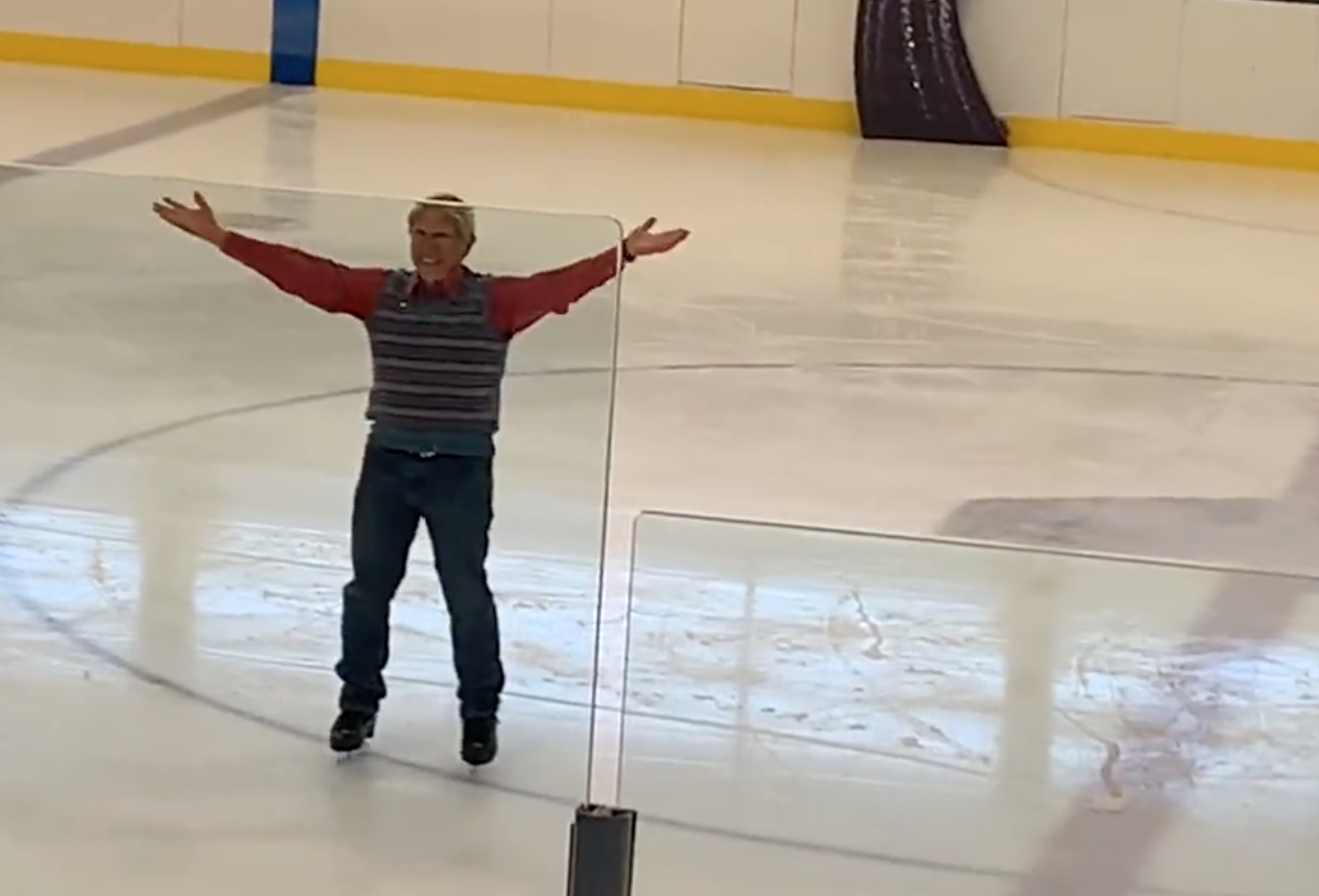 Abuelito aprende a patinar sobre hielo tras ser diagnosticado con cáncer