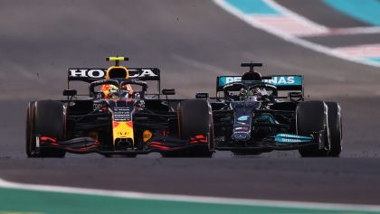 La espectacular defensa de Checo Pérez sobre Hamilton en el GP de Abu Dhabi