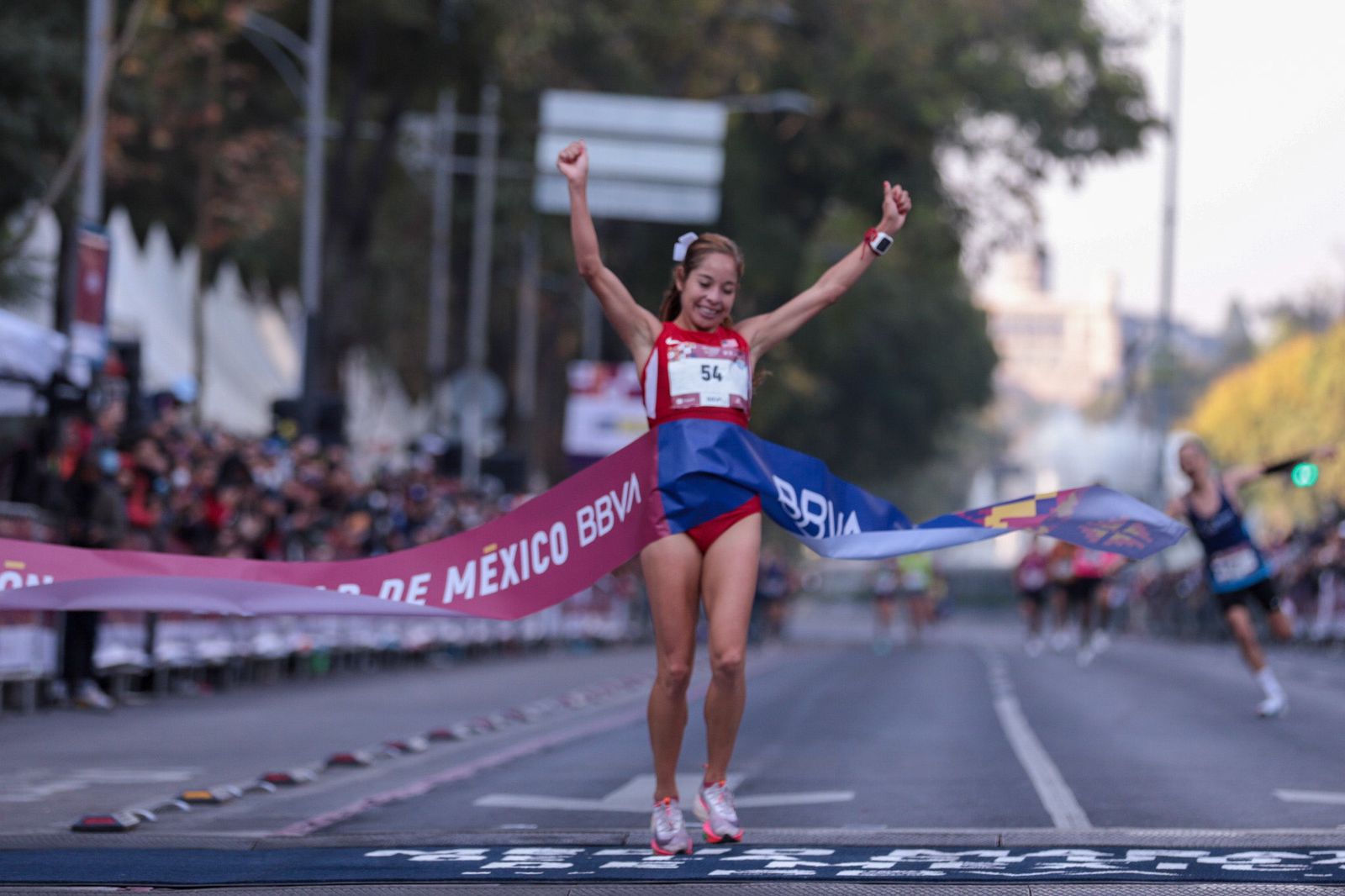 Podio femenil y victoria en silla de ruedas para los mexicanos en el Medio Maratón de la CDMX