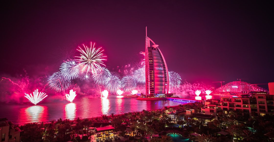 dubai-burj-khalifa-fotos-videos-fuegos-drones-show-ano-nuevo-2022-1