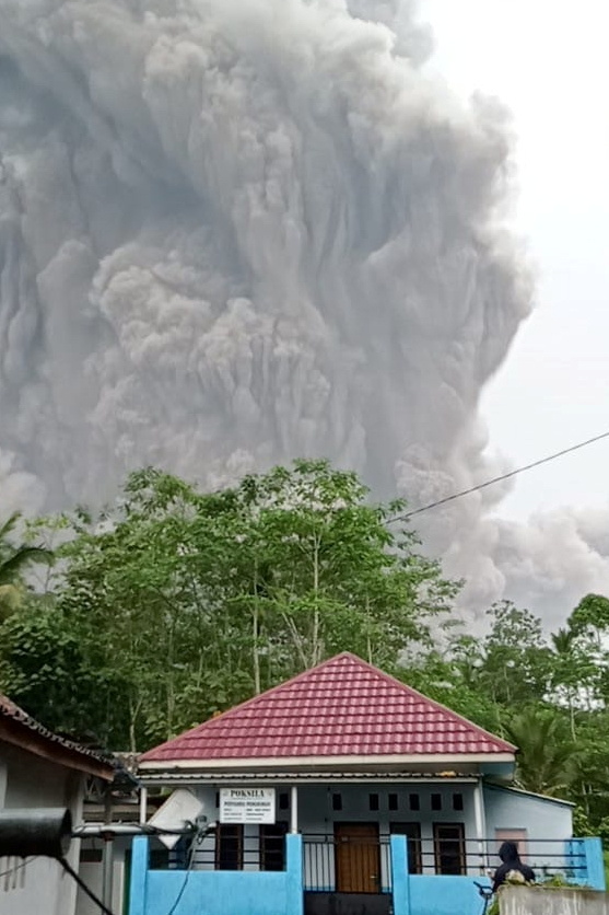 Erupción Volcan Semeru Indonesia